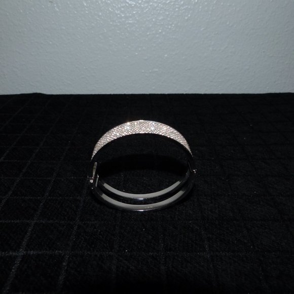 Swarovski Crystal INTERVALLE Wide Bangle Bracelet Size M - Picture 4 of 5